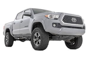 Toyota Tacoma Nerf Steps - Cab Length - Rough Country - Crew Cab, 5' Bed - '05-'23